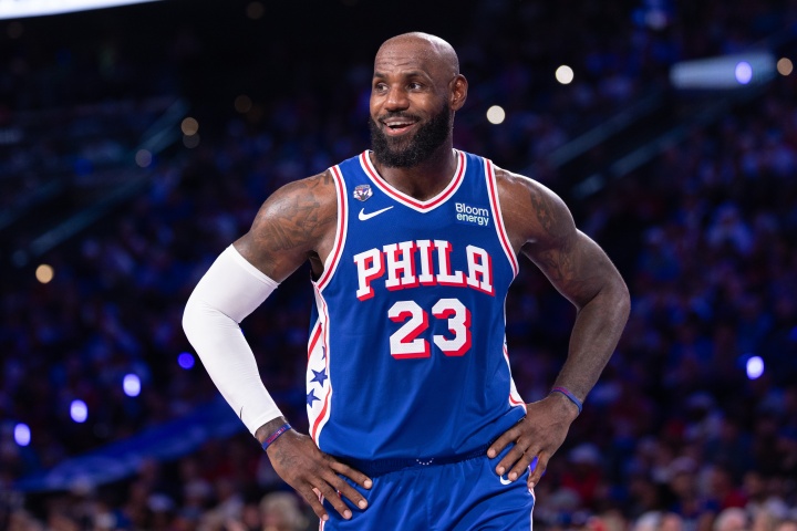 纳斯：上场赛后医疗团队詹姆斯团队及管理层共同决定让他今天休战