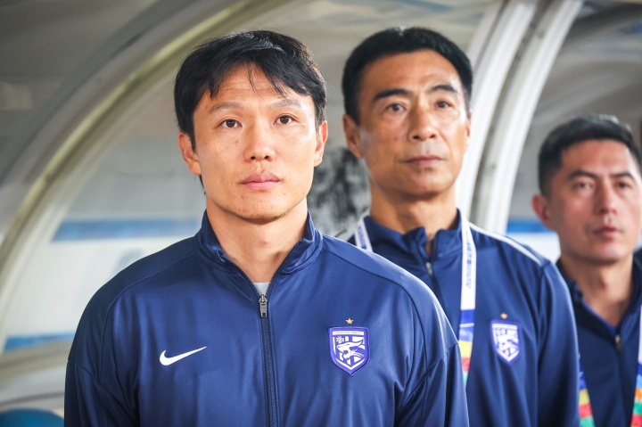 足球报：三镇确定下赛季邓卓翔继续带队，俱乐部不欠薪运营稳定