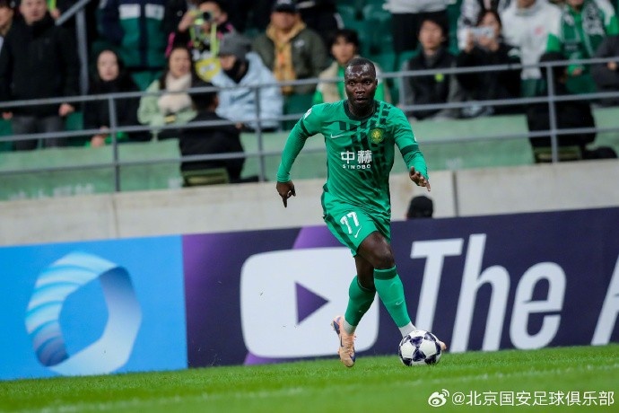 10月27日,亚冠精英联赛第3轮进行,北京国安主场2-2战平全北现代 10月27日,亚冠精英联赛第3轮进行,北京国安主场2-2战平全北现代